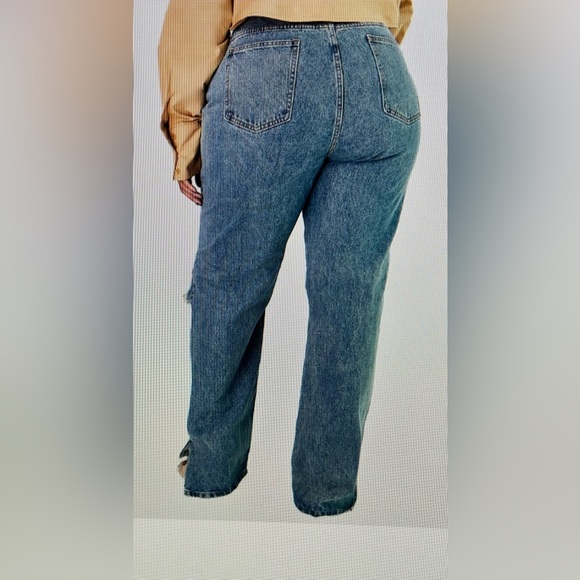 PrettyLittleThing NWT ripped knee jeans  26 - Picture 2 of 10